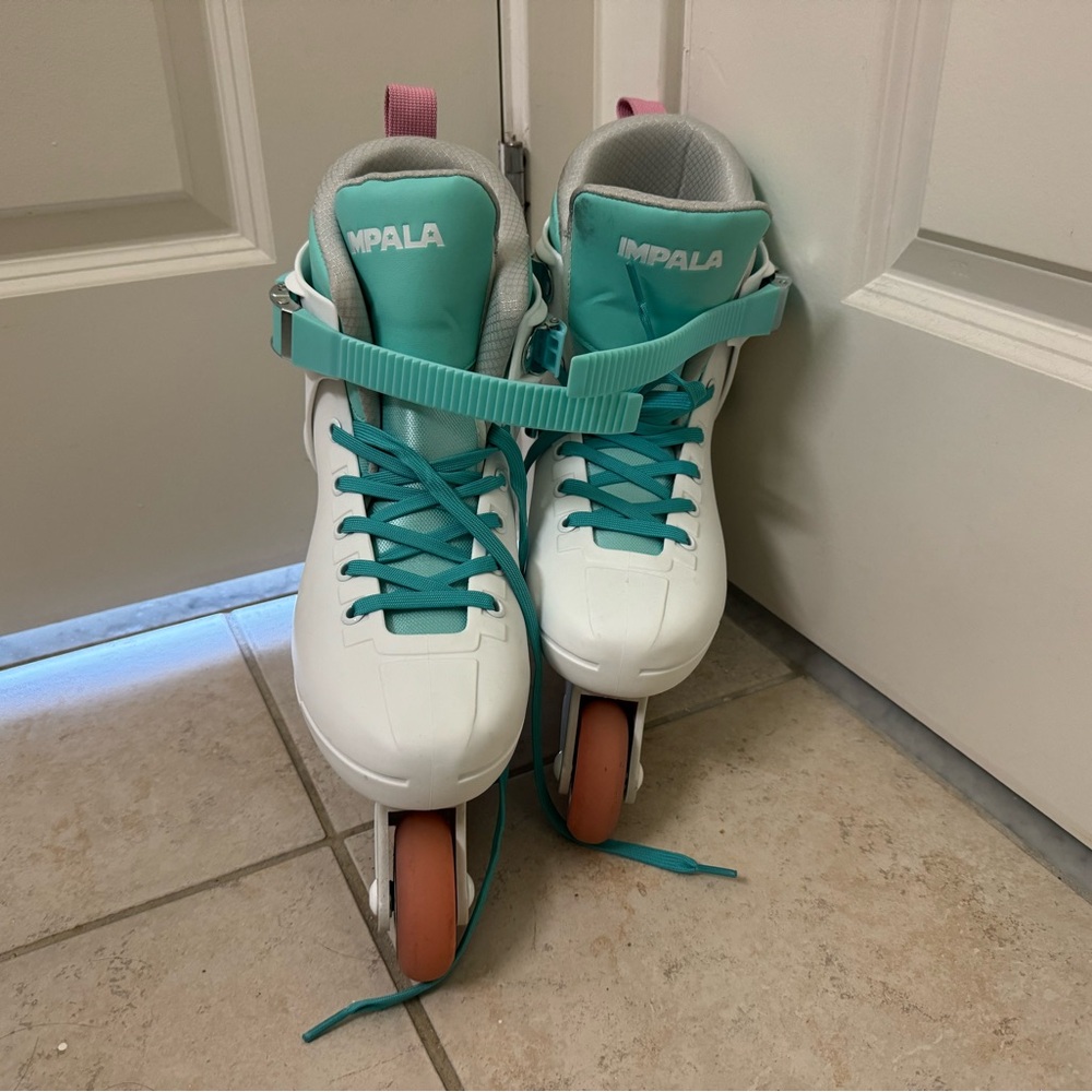 Women’s Size 9/Men’s Size 7 Pastel Impala Rollerblades